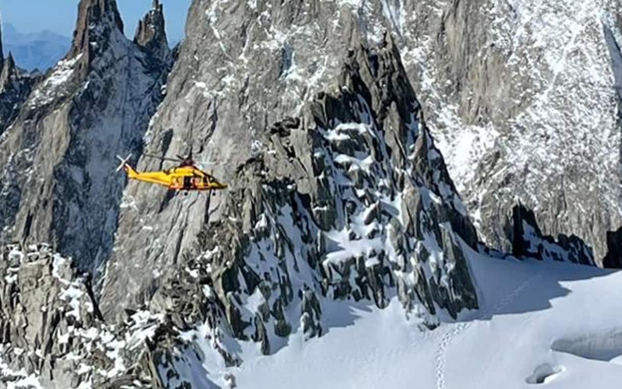 Monte Bianco, 32 alpinisti bloccati al rifugio del Goûter: sindaco nega soccorso in elicottero