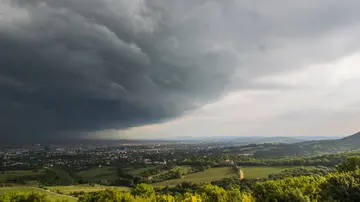 Maltempo in Toscana dopo il gran caldo, le previsioni: “Temporali brevi ma forti, attenzione a grandine e vento”