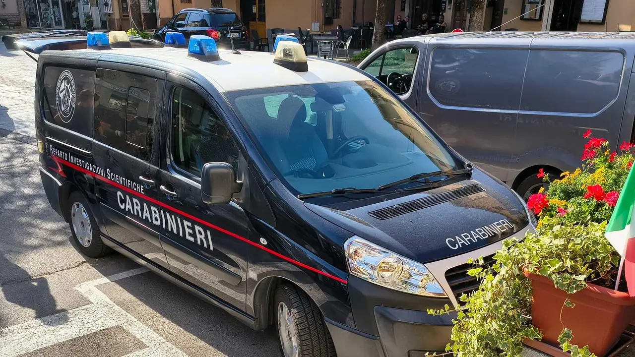 Un sopralluogo del Ris di Parma in via Righi, a Montese