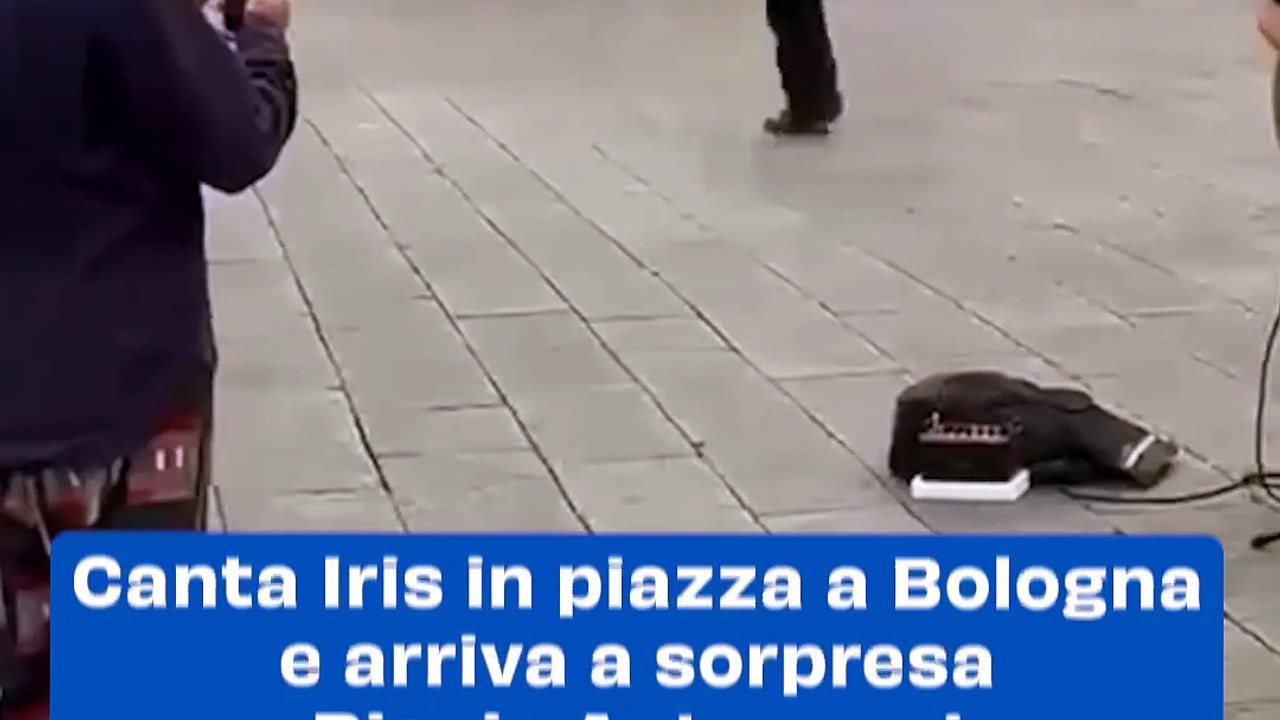 Biagio Antonacci arriva a sorpresa mentre Nela canta ‘Iris’ in piazza: “Grazie per la bella persona che sei”