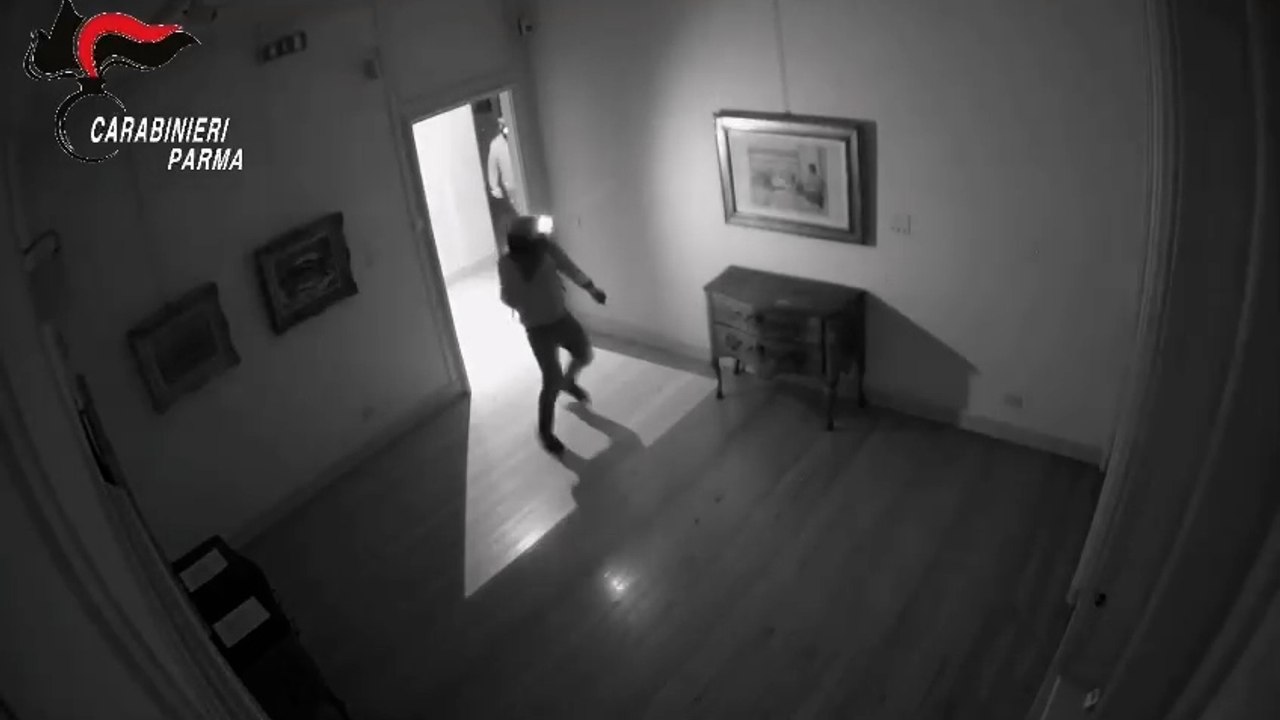 Capolavori di Renoir, Cézanne e Matisse ritrovati: il video dei carabinieri nel covo dei moldavi. Sono stati traditi da un estintore