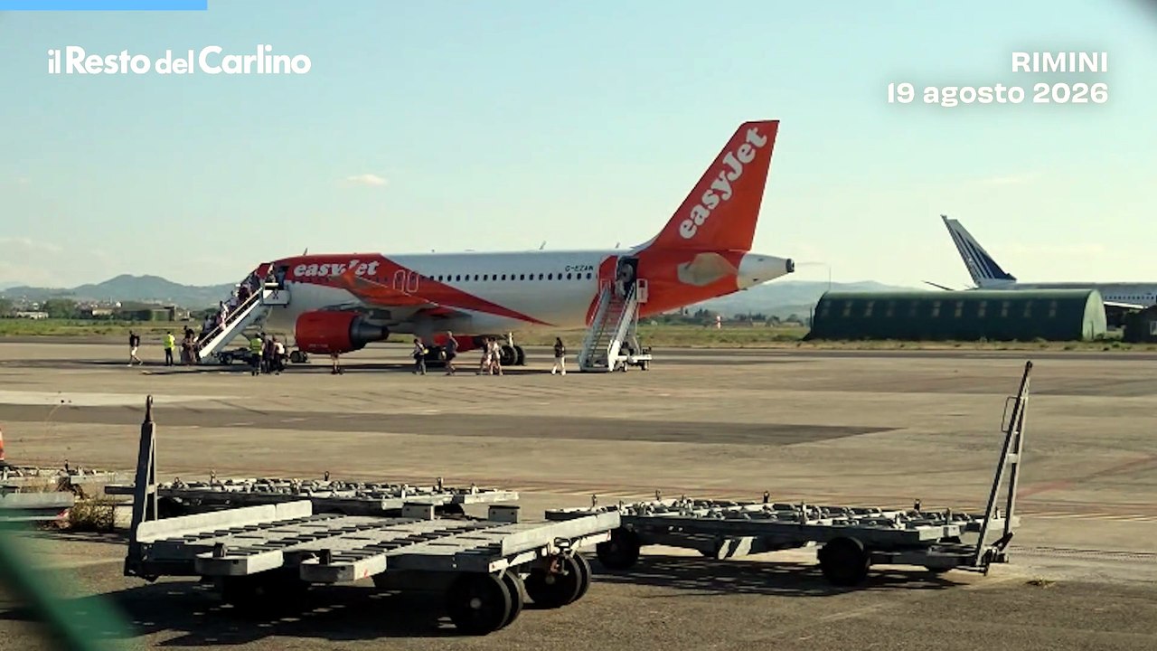 “Niente scarico di carburante nel mare”: volo EasyJet, il problema al motore e la risposta ai sospetti social