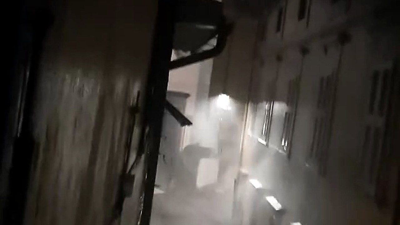 Nubifragio in Toscana, pioggia torrenziale e vento a 110 km/h. Decine di alberi caduti da Livorno a Firenze, rami in FiPiLi. La diretta