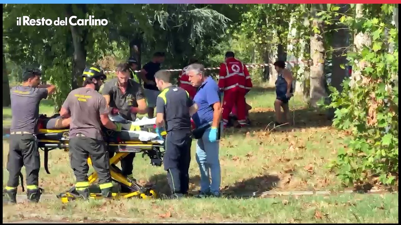 Incidente tra camion dei vigili del fuoco e auto: 7 feriti, tra cui una famiglia con bambini e pompieri
