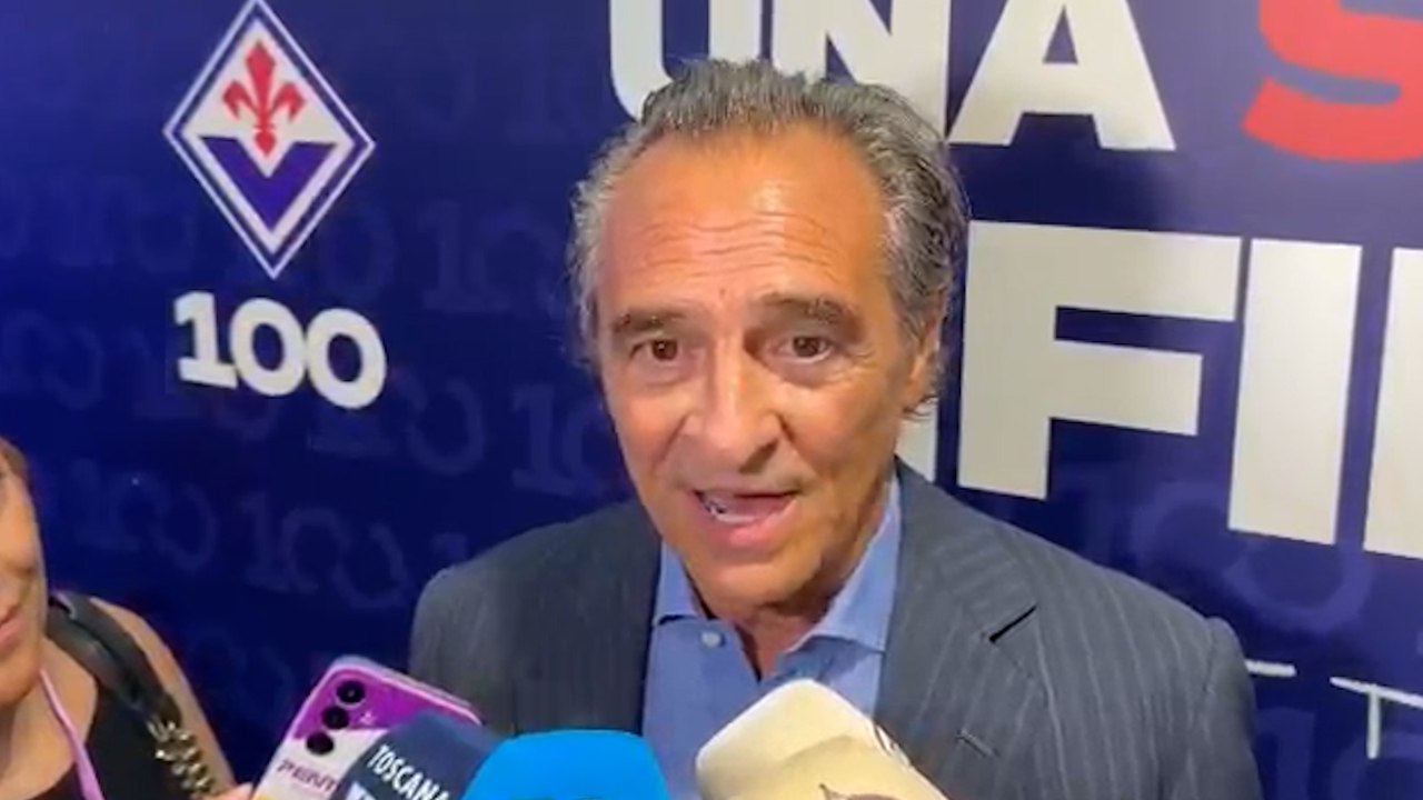 Centenario Fiorentina in diretta, il grande giorno viola: brividi per l’abbraccio Rui Costa-Batistuta