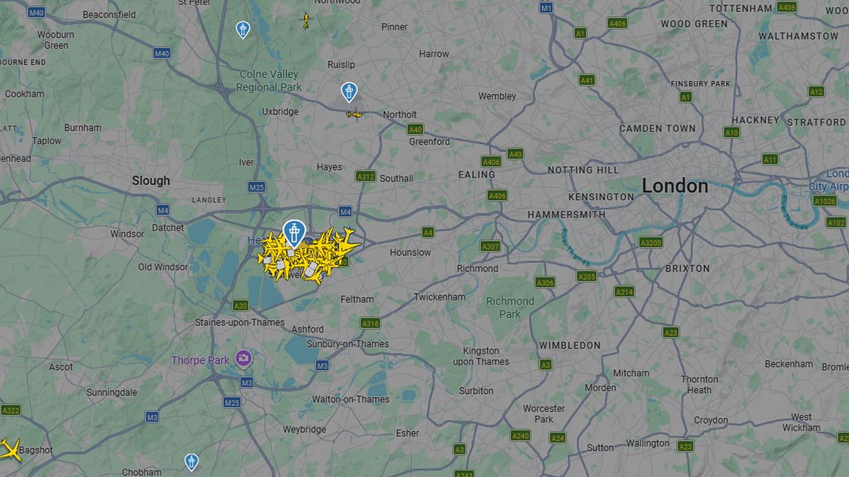 Regno Unito, traffico aereo in tilt: coinvolti anche scali Heathrow e Gatwick