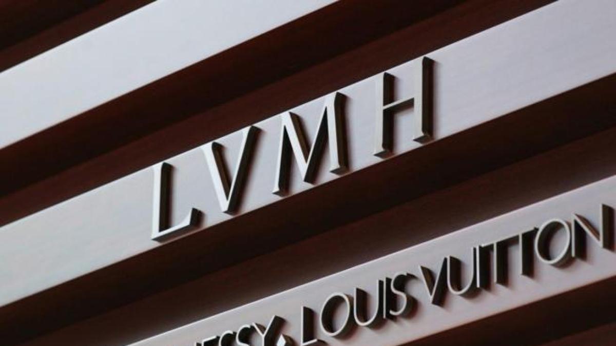 Lvmh e la crisi senza fine del lusso: persi 60 milioni di consumatori, la classe media fugge dagli acquisti «aspirazionali»