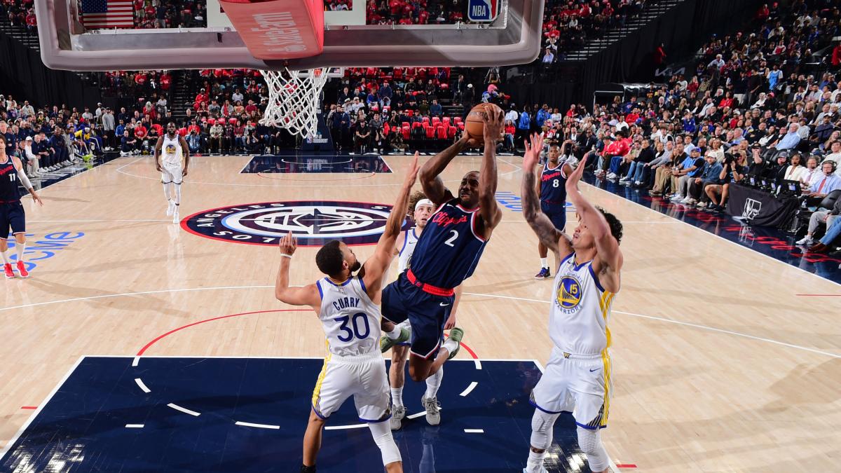 Nba, mega punizione per i Clippers: tolte 5 prime scelte per l'affare Leonard