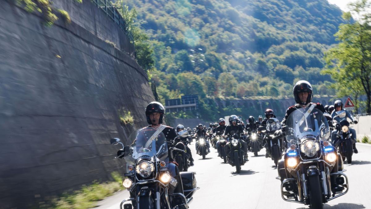 Moto Guzzi Gmg 2026, la parata parte da Lecco e arriva al nuovo museo
