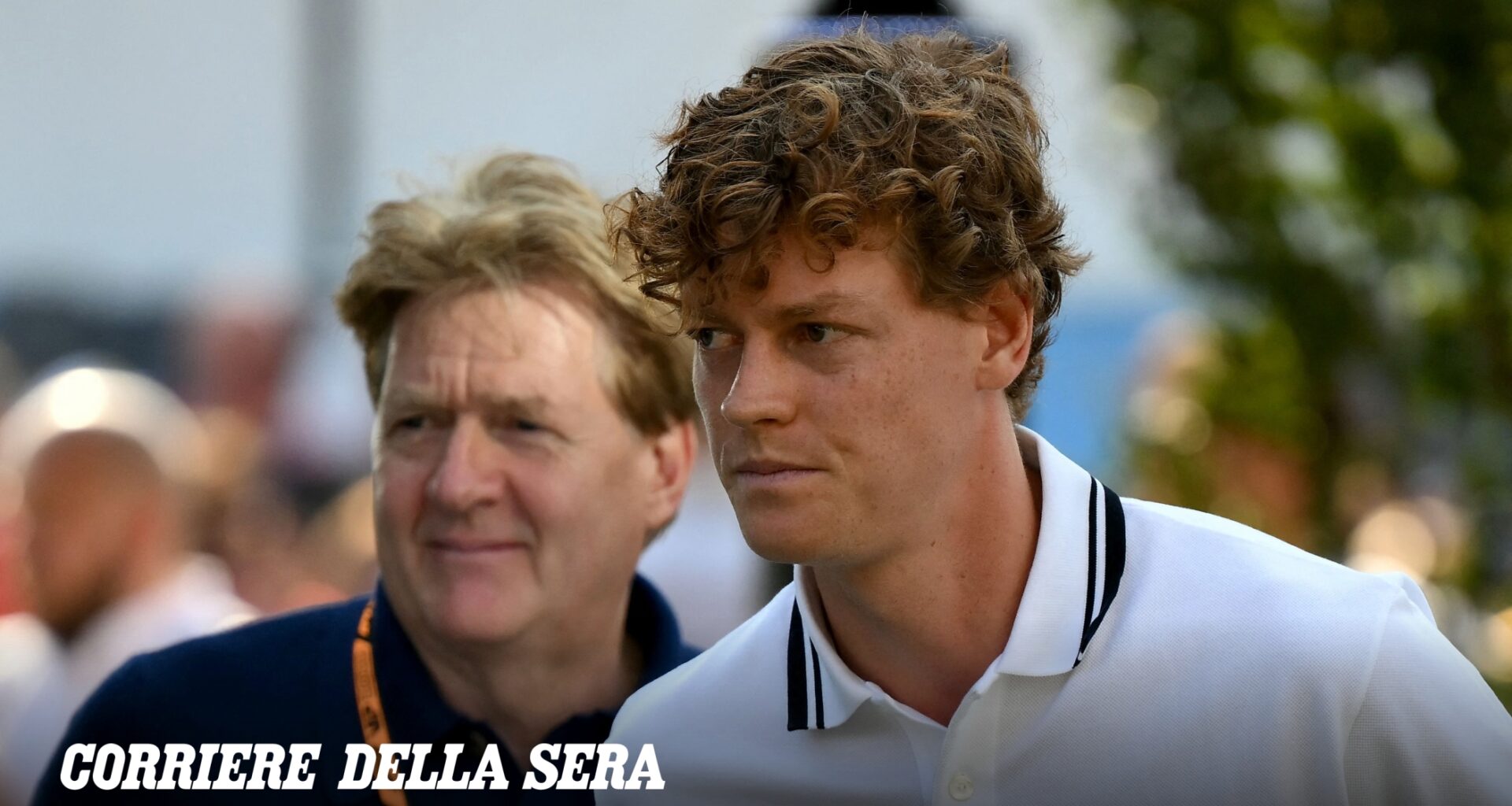 Sinner al Gp di Monza, ressa e bagno di folla per Sinner accompagnato dal papà. C'è anche Matteo Berrettini