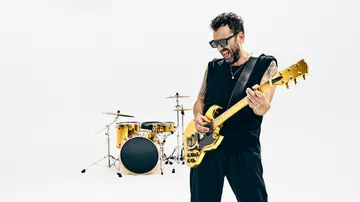 Cesare Cremonini, inizia il conto alla rovescia: “Il nuovo album? Un contenitore pieno di energia nuova. E il live lo porterà da voi”
