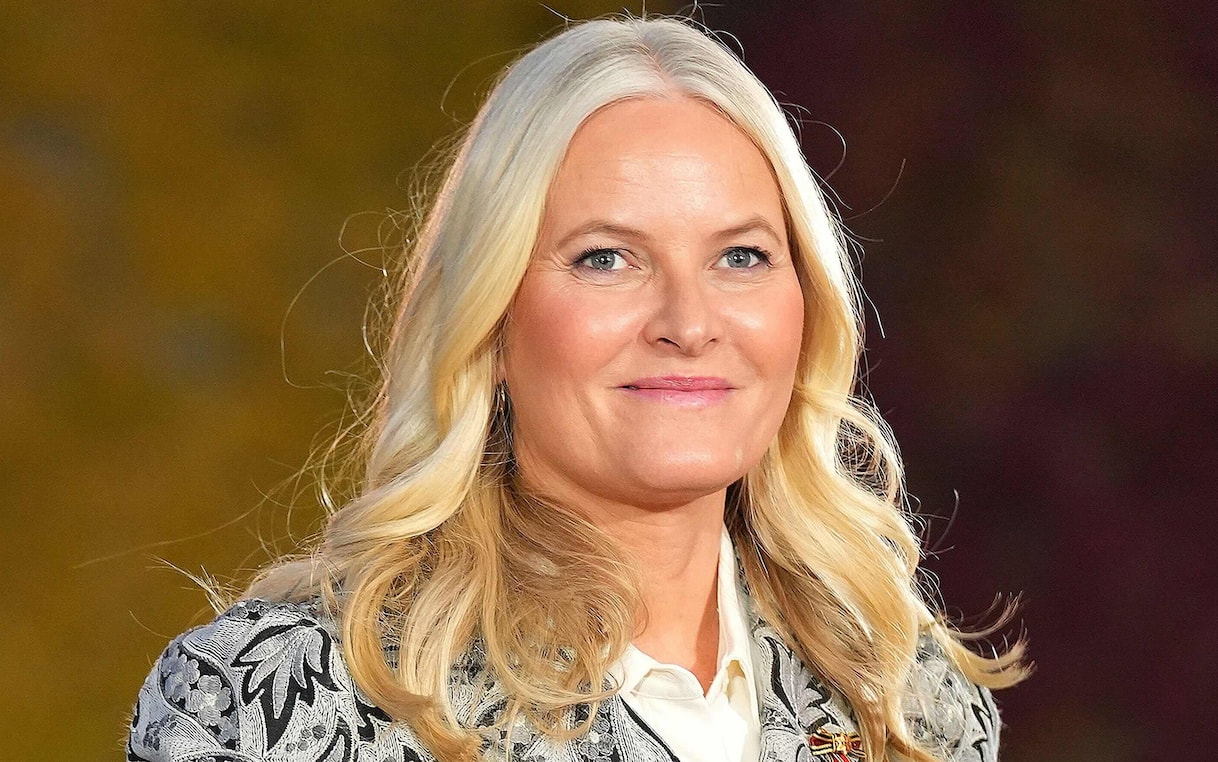 La regina di Norvegia Mette-Marit ricoverata in ospedale e poi dimessa: complicazioni dopo trapianto |SkyTG24