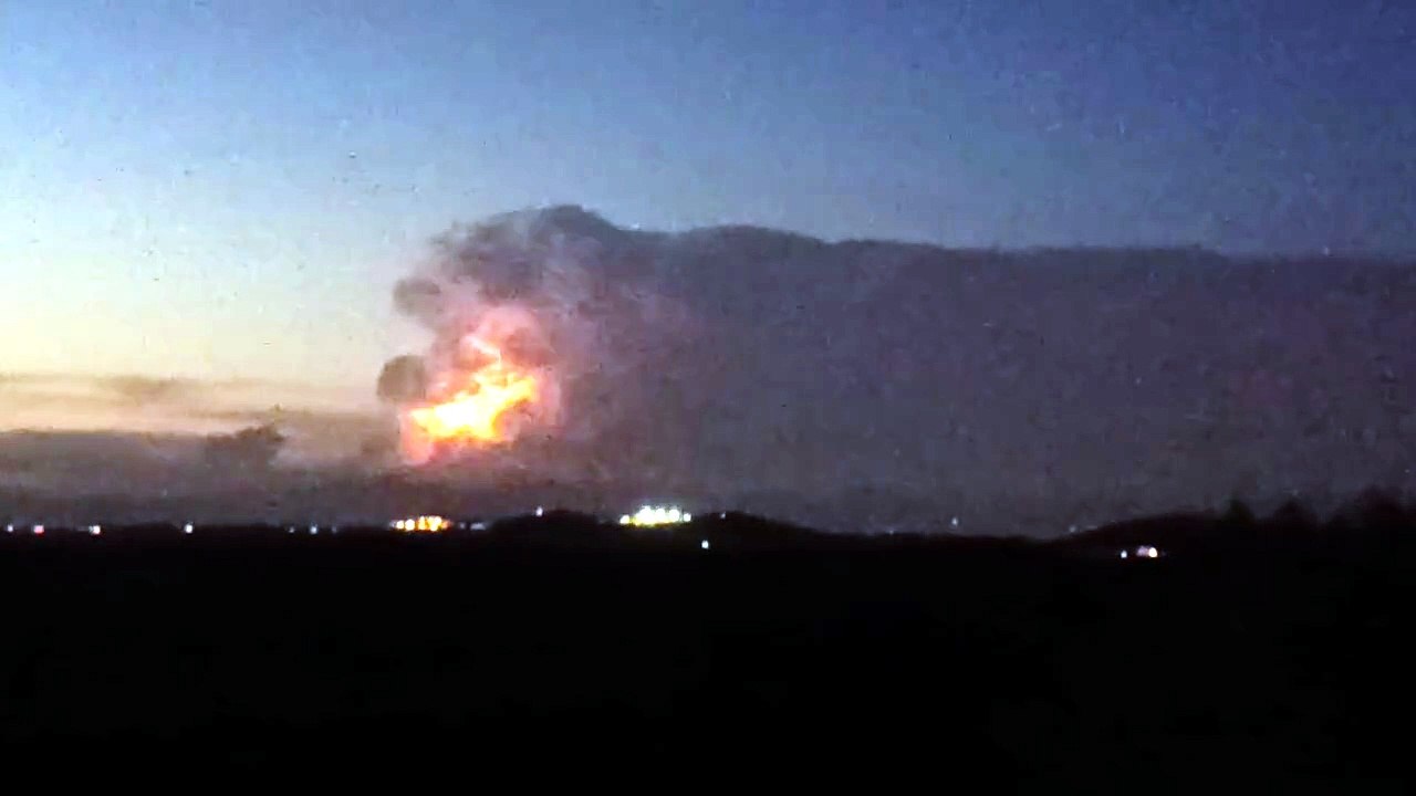 Nubi gigantesche e fulmini all’orizzonte, il mega temporale avvistato in mezza Toscana: “Sembra un drago”