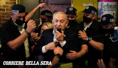 Netanyahu, il premier con l’elmetto che punta su caos e paura: così la campagna si mischia con la guerra