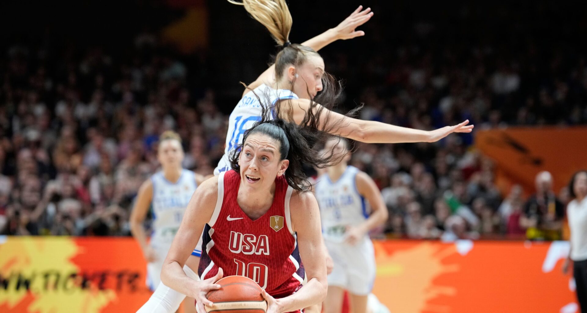 Italy’s upset bid falls short as the US escapes 55-52 in a tense World Cup game – WTOP News