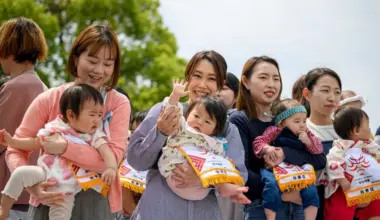 Japan faces new record low in child population