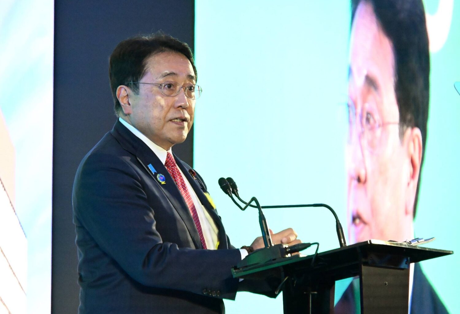 Japan considering stockpiling naphtha again