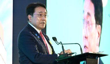 Japan considering stockpiling naphtha again