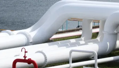 Tokyo Eyes Lifting Support for Overseas Oil Pipeline Investments