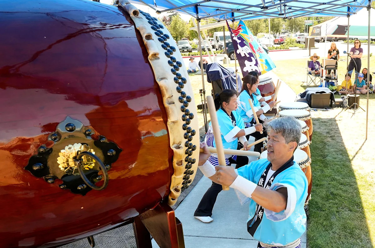Japanese drummers bring the beat to Silverdale library lawn