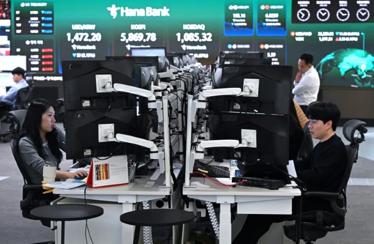 South Korea's Kospi index hit another record high thanks to a surge in chip titans SK hynix and Samsung (Jung Yeon-je)