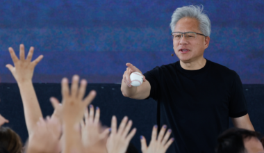 Nvidia CEO Jensen Huang prepares to throw an autographed baseball at the "Nvidia Constellation Company-wide Employee Celebration" held in Taipei, Taiwan, on the 27th (local time). EPA-Yonhap - Seoul Economic Daily Finance News from South Korea