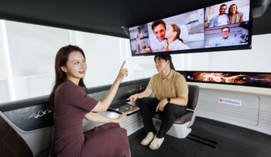 LG Display employees experience products inside an automotive display concept car. LG Display - Seoul Economic Daily Finance News from South Korea