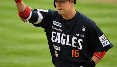 Hanwha Eagles and KIA Tigers made a trade.Hanwha and KIA announced the trade after Hanwha's 9-3 vict..