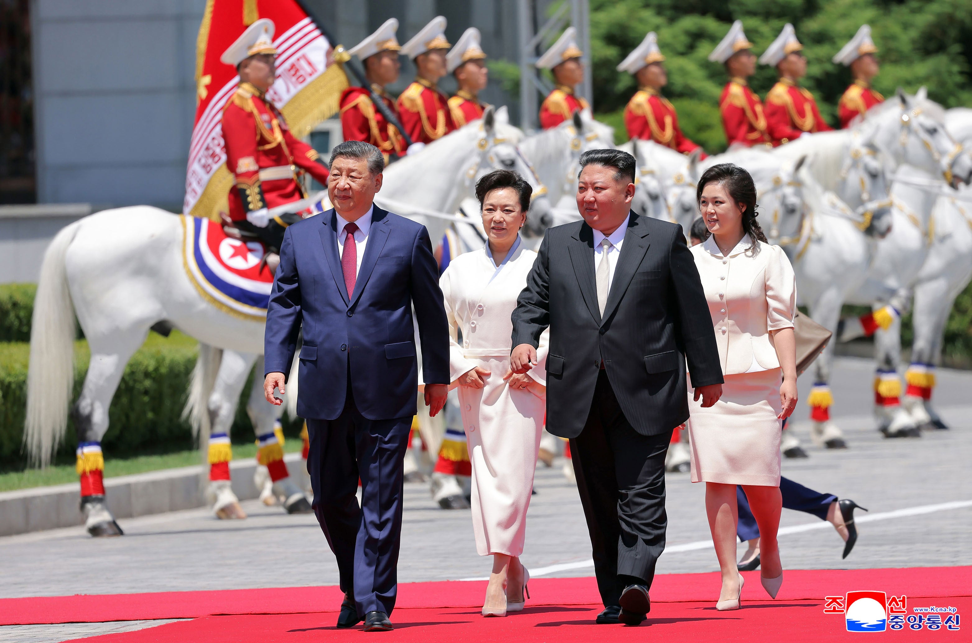 Chinese president Xi Jinping with North Korean leader Kim Jong Un in Pyongyang