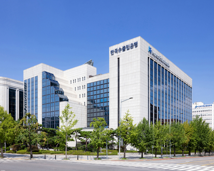 Hwang Ki-yeon, president of the Export-Import Bank of Korea, met with Bill Gates, who founded TerraP..