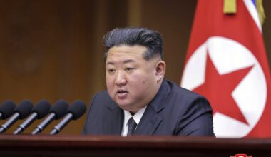 Kim Jong Unas yra atviras deryboms su JAV, bet kelia vieną sąlygą