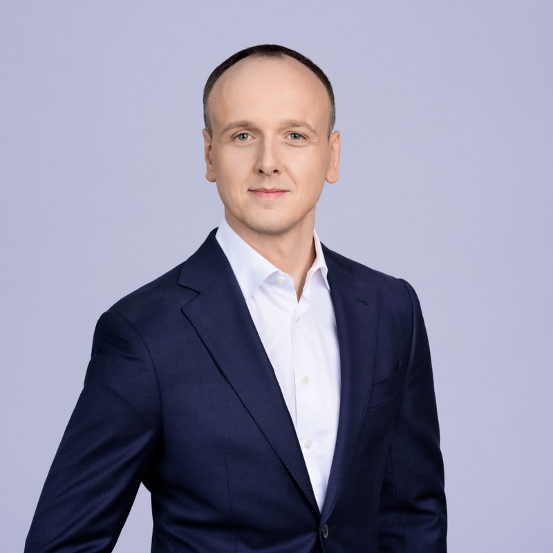 vis daugiau vairuotojų renkasi naudotus automobilius