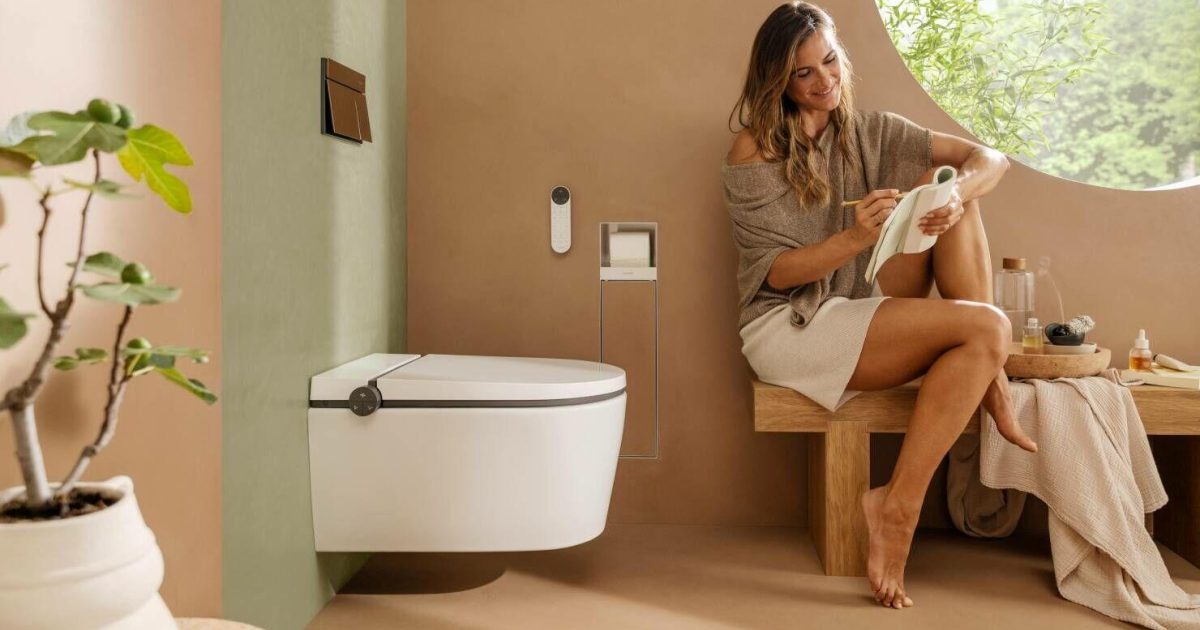 Naujas „hansgrohe“ vonios komforto standartas: išmanus WC puodas „LavaPura“ su „iFrame“ rėmu