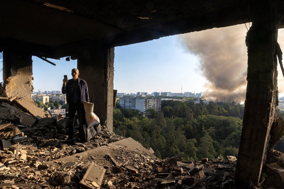 Karas Ukrainoje. Zelenskis: Rusija į Ukrainą paleido 500 dronų ir 40 raketų, tarp jų ir „Kinžal“ - Delfi