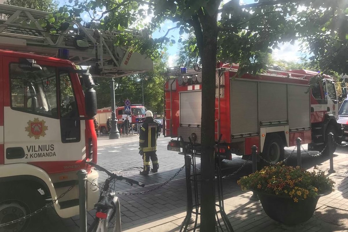 Vilniuje į parduotuvę Gedimino prospekte skubėjo specialiosios tarnybos