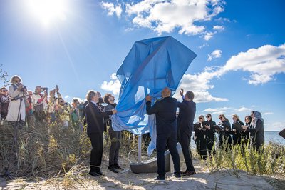 Palangoje atidengtas M. K. Čiurlioniui skirtas meninis akcentas „Plaukiančio molberto žinia“