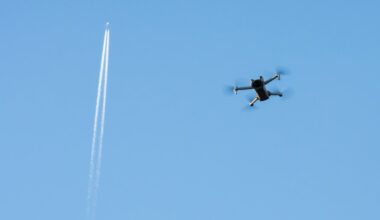 Prie Danijos karinių bazių naktį vėl pastebėti dronai