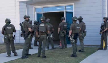 JAV pilietis po smurtinio imigracijos tarnybų arešto siekia prisiteisti 50 mln. dolerių