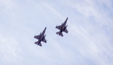 Didžioji Britanija paskelbė esanti pasirengusi numušti Rusijos lėktuvus virš NATO šalių