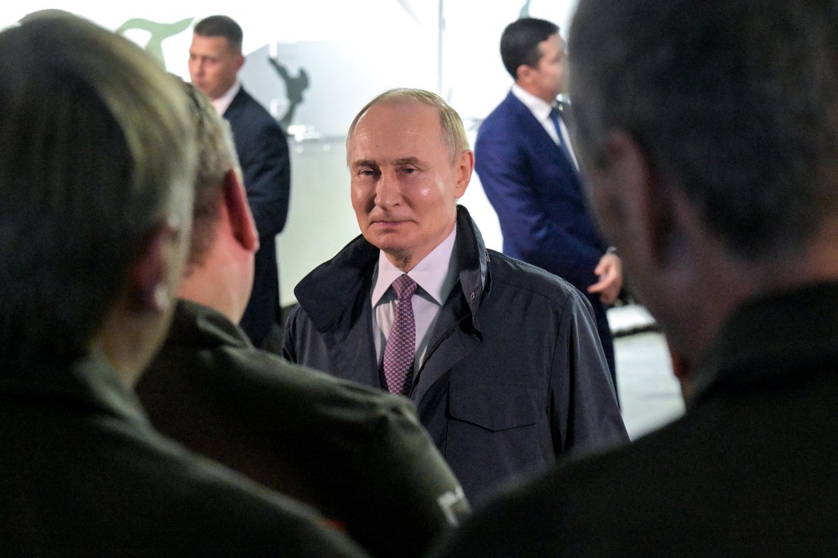 Sikorskis: Putinas užbaigs karą Ukrainoje tik pripažinęs, kad negali jo laimėti