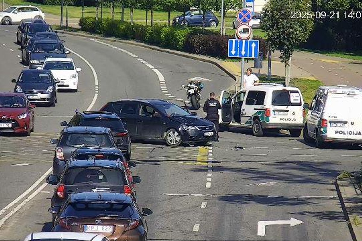 Vilniuje per avariją nukentėjo jaunas motociklininkas