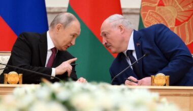 Karas Ukrainoje. Lukašenka perduos Putinui amerikiečių „naujienas“ - Delfi