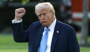 Trumpas paskelbė apie susitarimą su „Pfizer“, padėsiantį sumažinti tam tikrų vaistų kainas