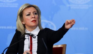 Zacharova Ukrainai pažėrė naujų kaltinimų: rengia provokaciją, dėl kurios gali kilti Trečiasis pasaulinis karas