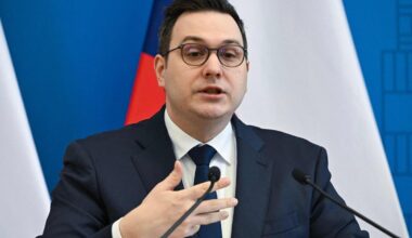 Čekija pirmoji ES apribojo Rusijos diplomatų galimybes atvykti į šalį
