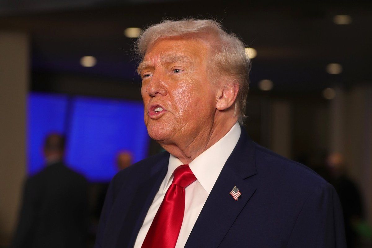 Trumpas užsipuolė Kimmelio laidą į eterį grąžinusį transliuotoją