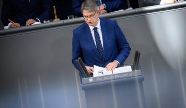 Per vyriausybės posėdį susmuko Vokietijos transporto ministras