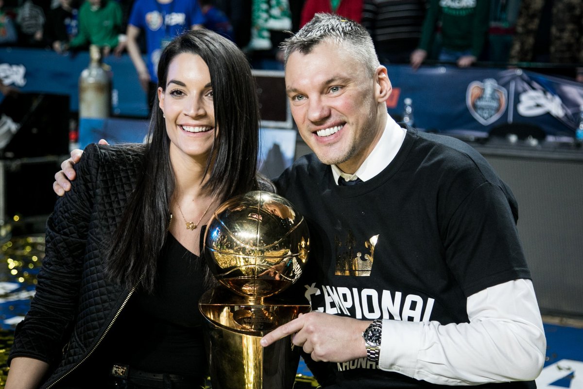 Jasikevičiaus žmona parodė gražuolę dukterį: mini svarbią progą - Delfi