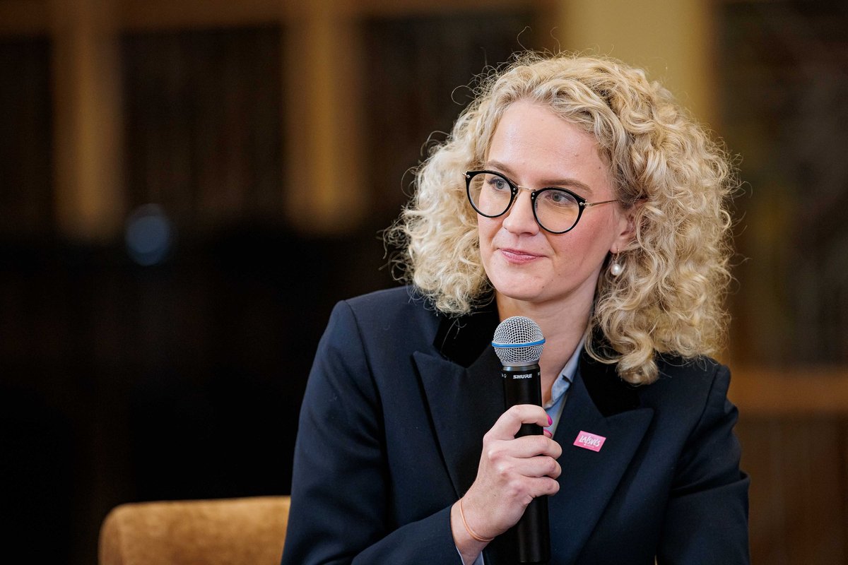 Nuo politikos atsitraukusi Aušrinė Armonaitė pakeitė įvaizdį: tokios dar nematėte