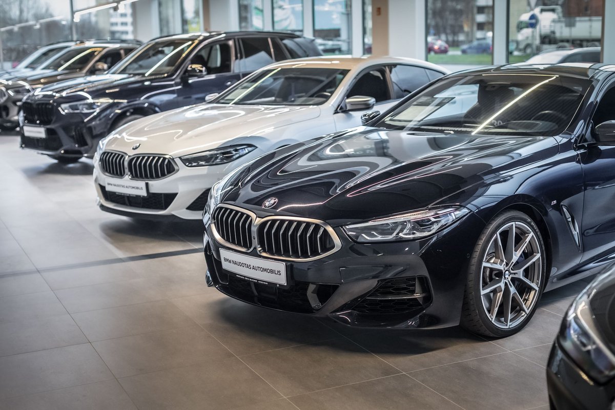 BMW visame pasaulyje atšaukia šimtus tūkstančių automobilių